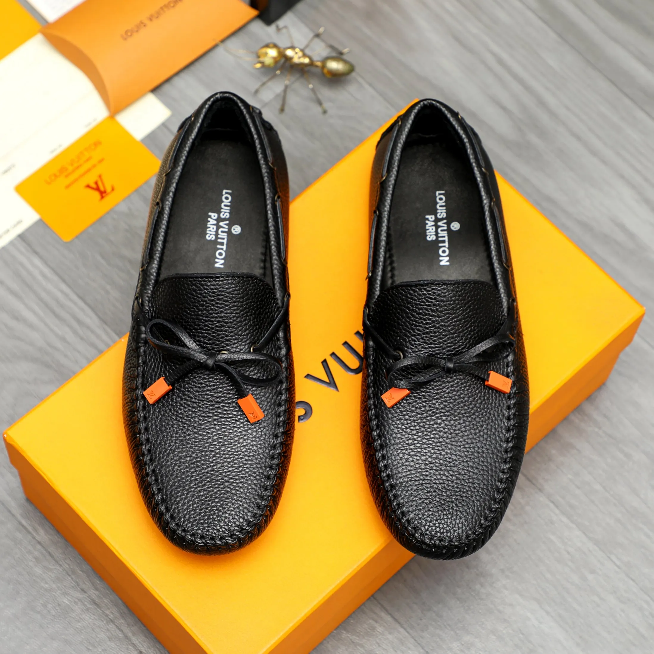 Men's shoes 💰420 Product trademark: LV "Louis Vuitton" casual slip-on shoes Regular size: 38-46 (45.46 custom-made, non-returnable) Product materials: Selected pebbled cowhide upper, sheepskin lining, original bean outsole
